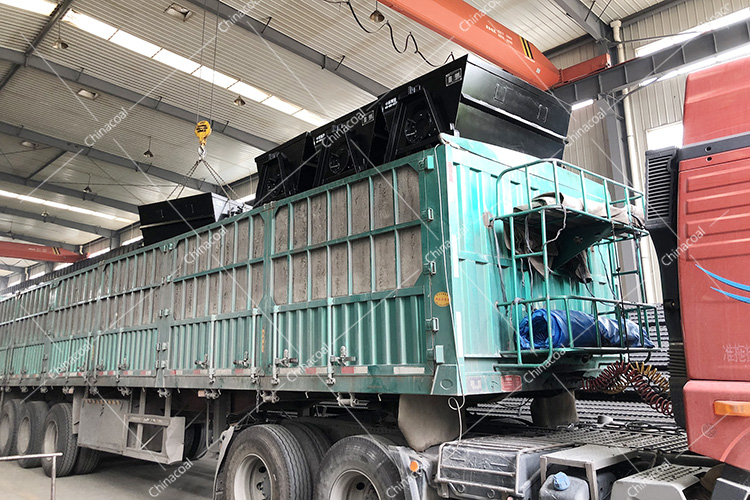 China Coal Group Sent A Batch Of Bucket-Tipping Mine Cars To Taiyuan, Shanxi