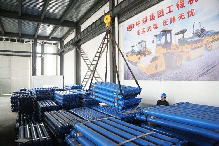 China Coal Group Sent Hydraulic Props To Xinjiang and Shanxi